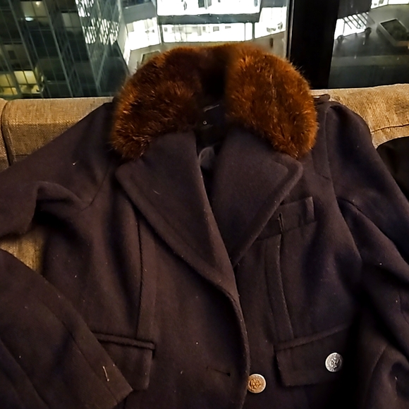 Woman's coat - Picture 1 of 3